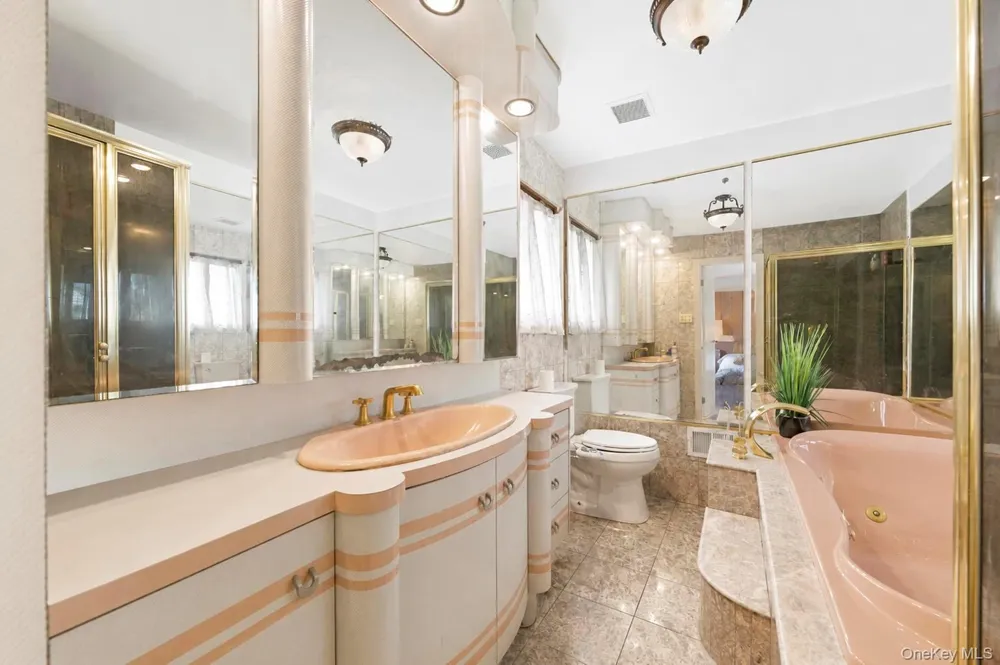 11 Verbena Court Hicksville, NY 11801