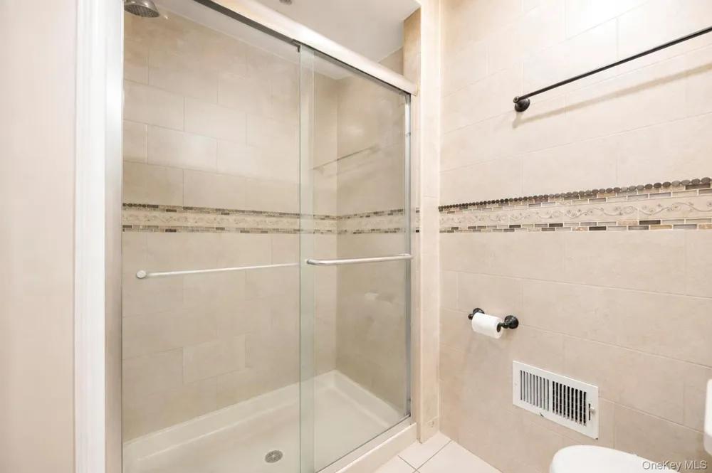11 Verbena Court Hicksville, NY 11801