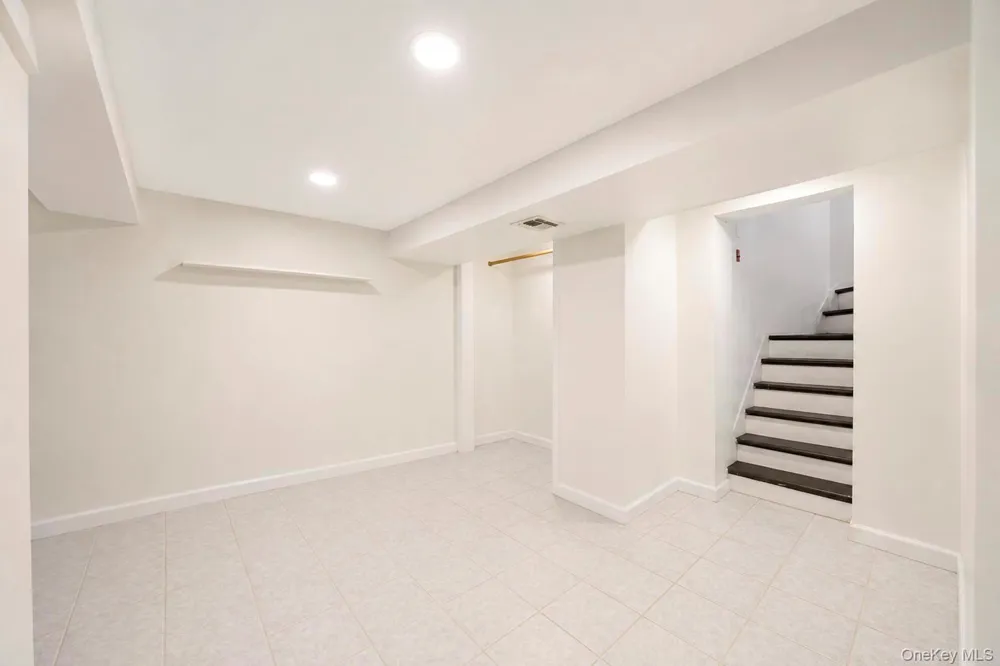 11 Verbena Court Hicksville, NY 11801