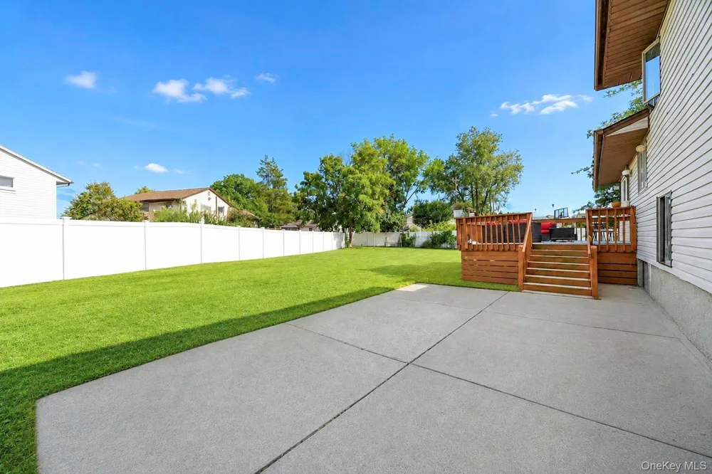 11 Verbena Court Hicksville, NY 11801