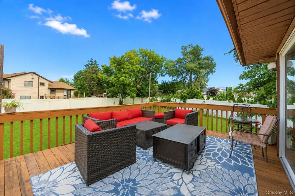 11 Verbena Court Hicksville, NY 11801