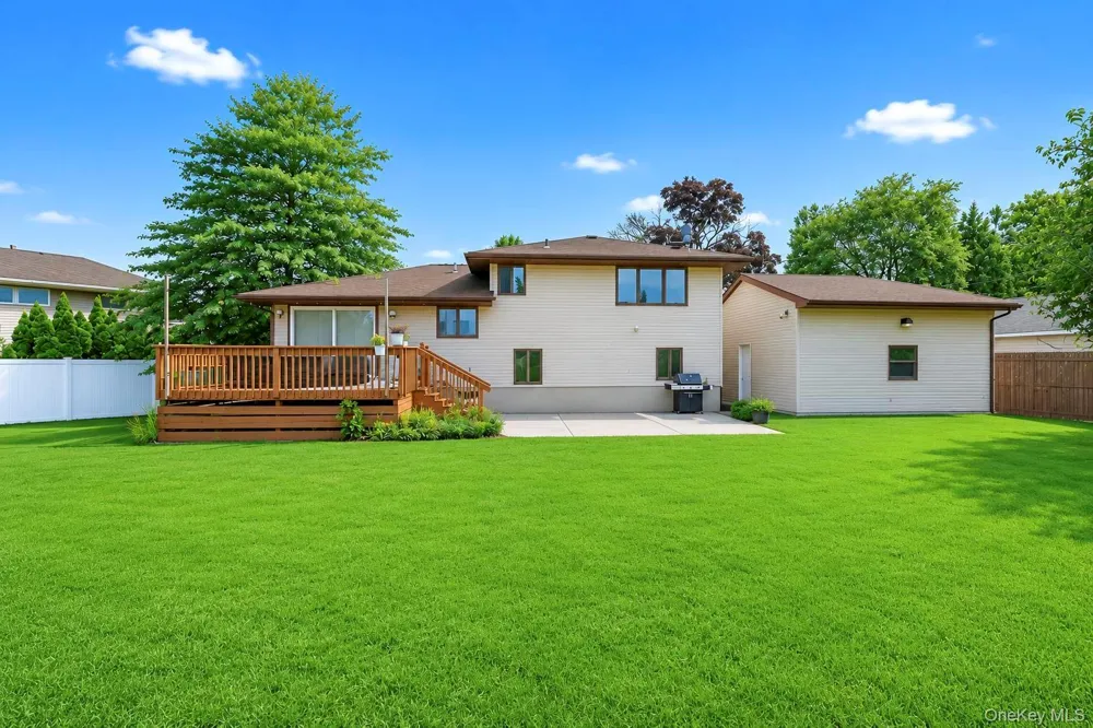 11 Verbena Court Hicksville, NY 11801