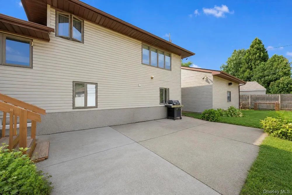 11 Verbena Court Hicksville, NY 11801