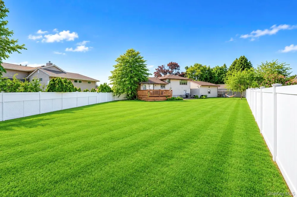 11 Verbena Court Hicksville, NY 11801