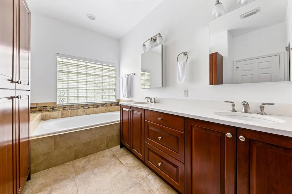 9142 BAY POINT CIRCLE West Palm Beach, FL 33411