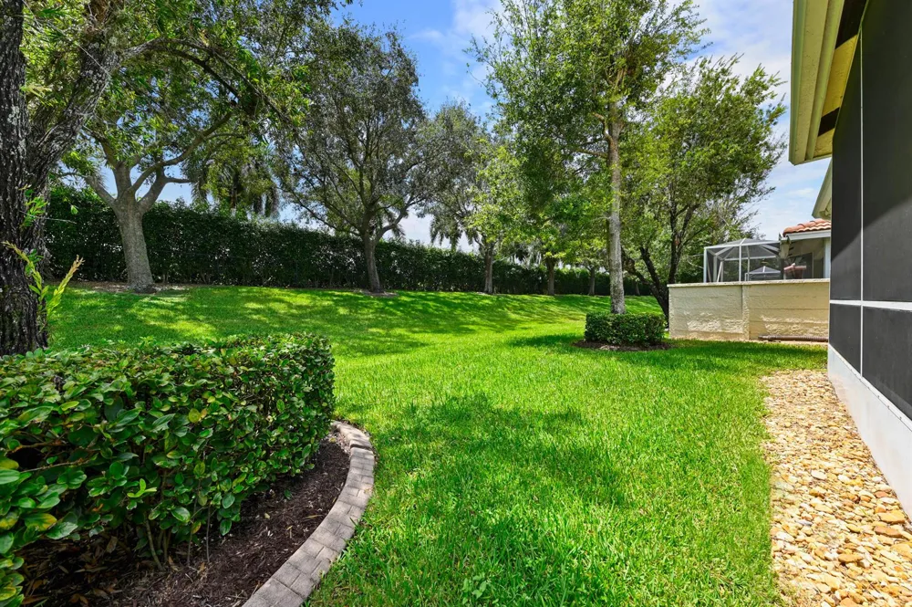 9142 BAY POINT CIRCLE West Palm Beach, FL 33411