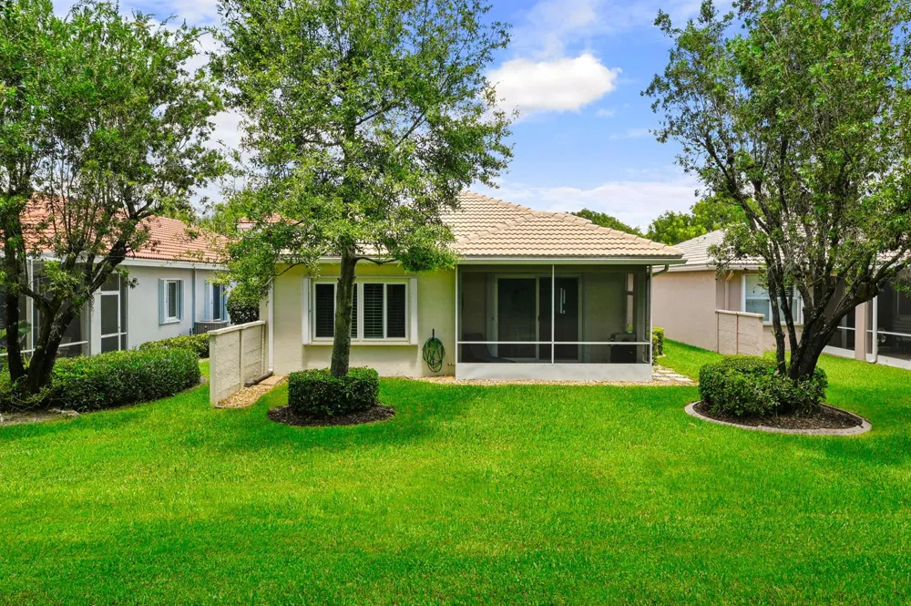 9142 BAY POINT CIRCLE West Palm Beach, FL 33411