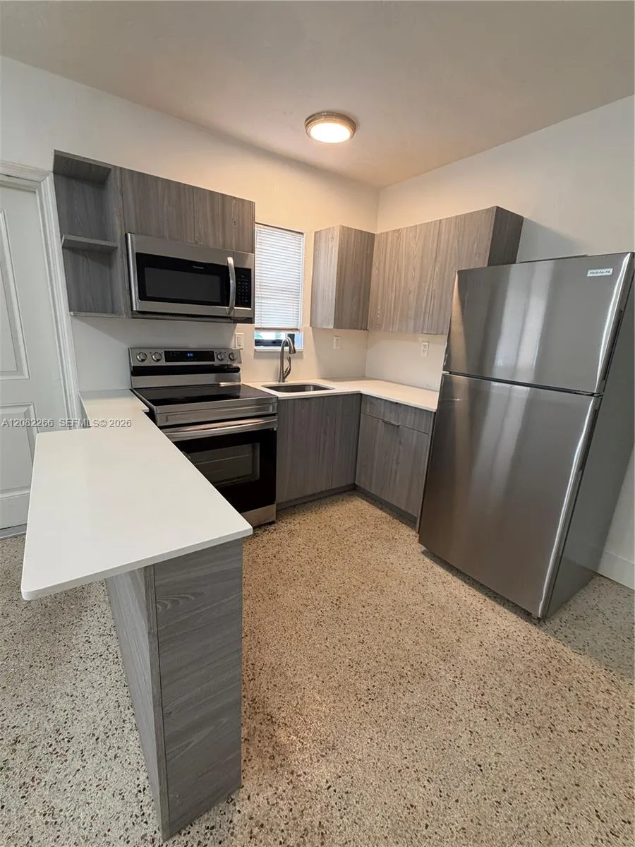 600 SW 10th St #4 Miami, FL 33130
