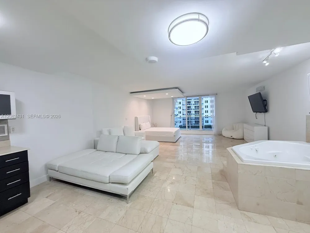 2301 Collins Ave #621 Miami Beach, FL 33139