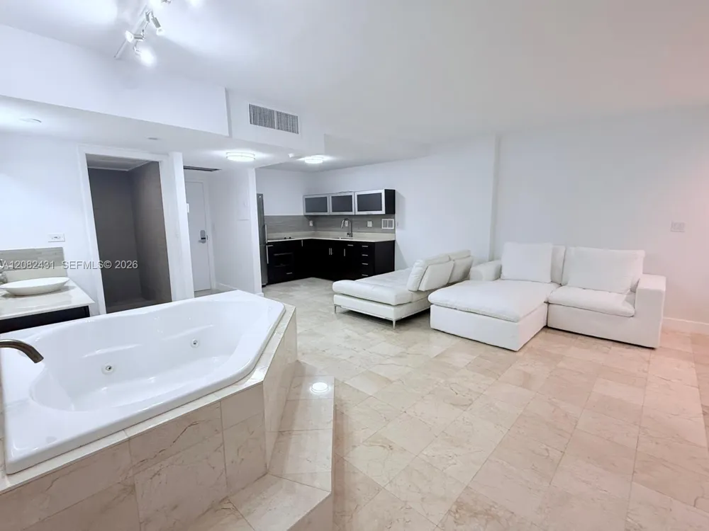 2301 Collins Ave #621 Miami Beach, FL 33139