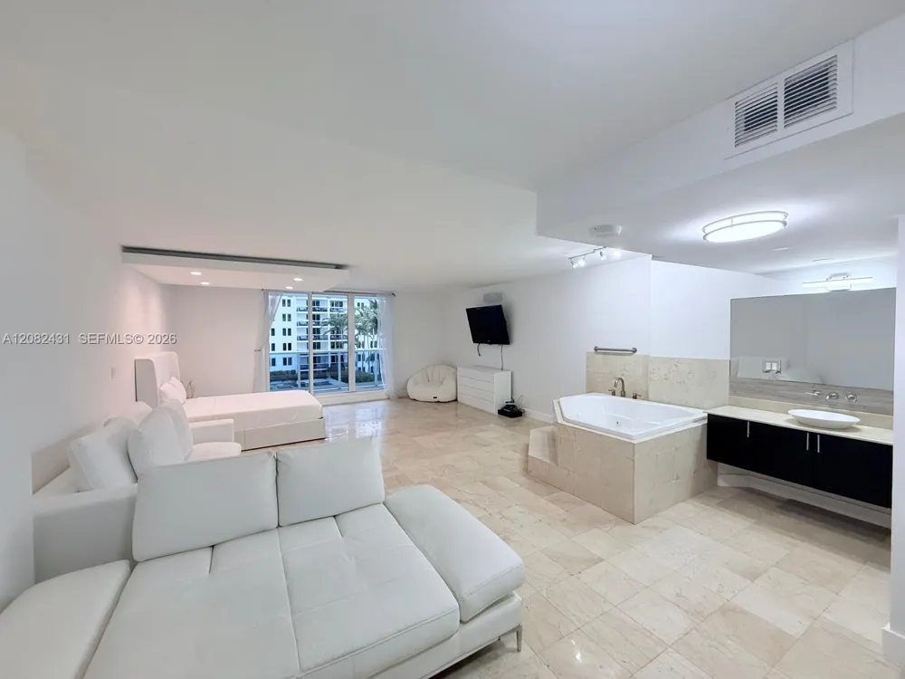 2301 Collins Ave #621 Miami Beach, FL 33139