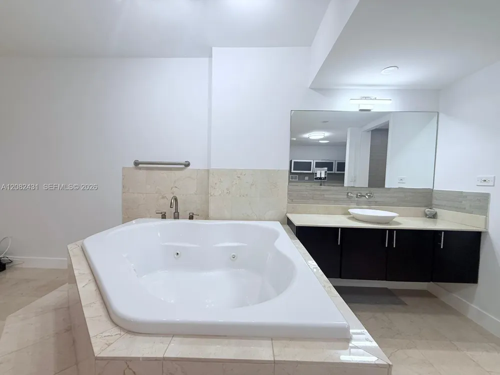 2301 Collins Ave #621 Miami Beach, FL 33139