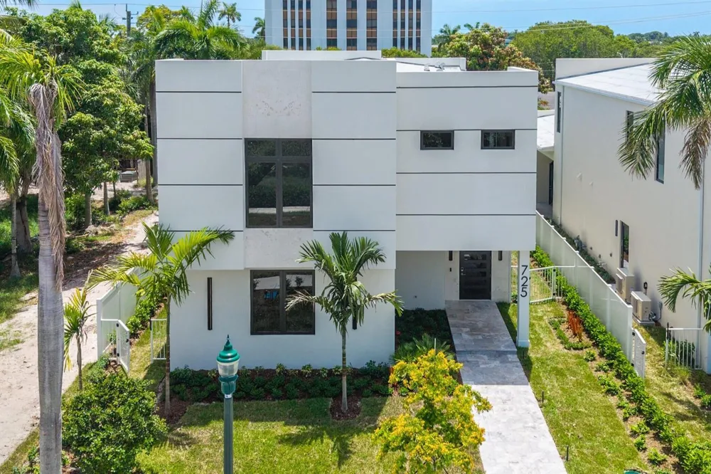 715 SE 4th Avenue Delray Beach, FL 33483