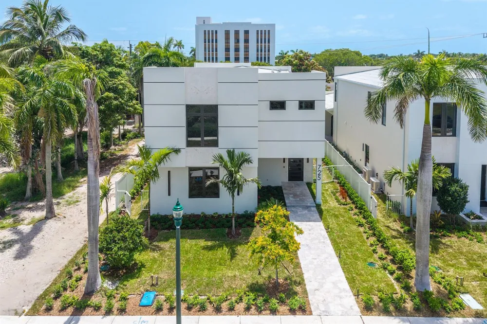 715 SE 4th Avenue Delray Beach, FL 33483