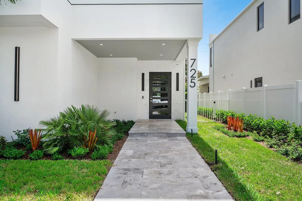 715 SE 4th Avenue Delray Beach, FL 33483