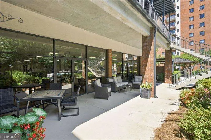300 Johnson Ferry RD Sandy Springs, GA 30328