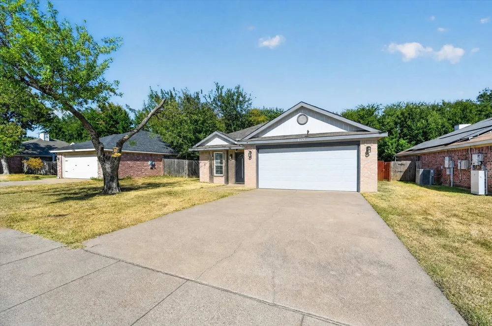 1137 Darren Drive Burleson, TX 76028