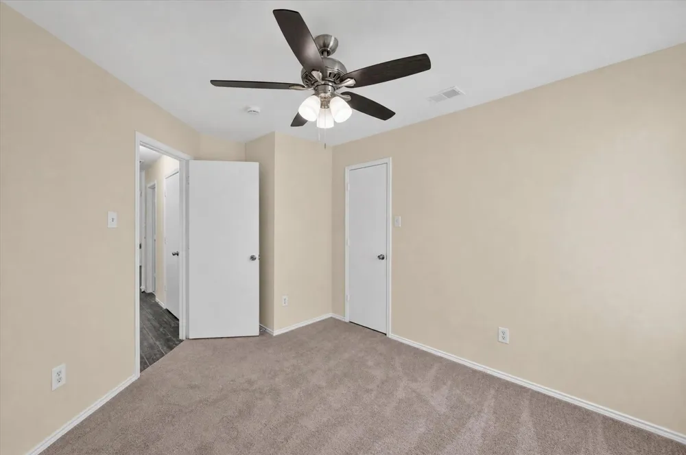 1137 Darren Drive Burleson, TX 76028