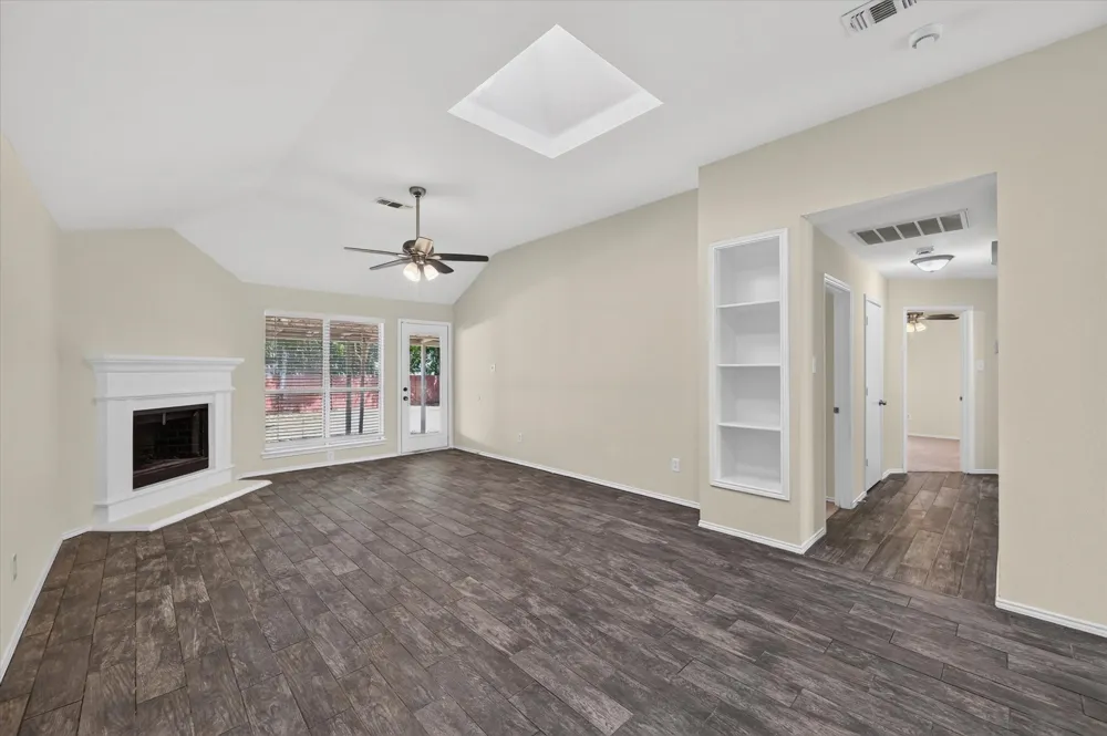 1137 Darren Drive Burleson, TX 76028