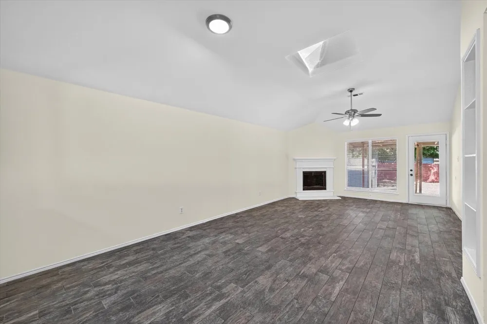 1137 Darren Drive Burleson, TX 76028