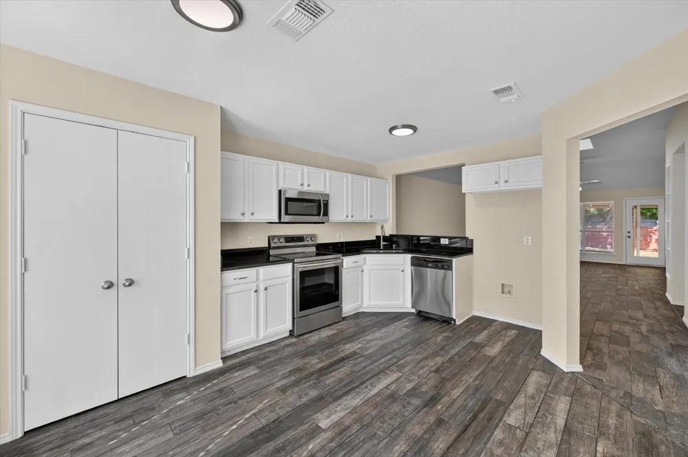 1137 Darren Drive Burleson, TX 76028