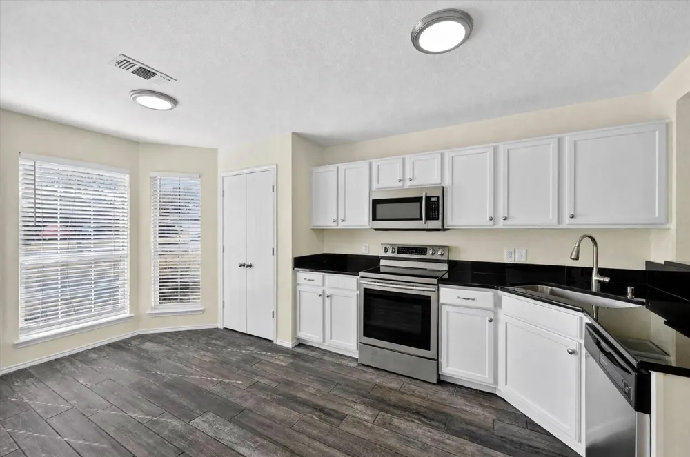 1137 Darren Drive Burleson, TX 76028
