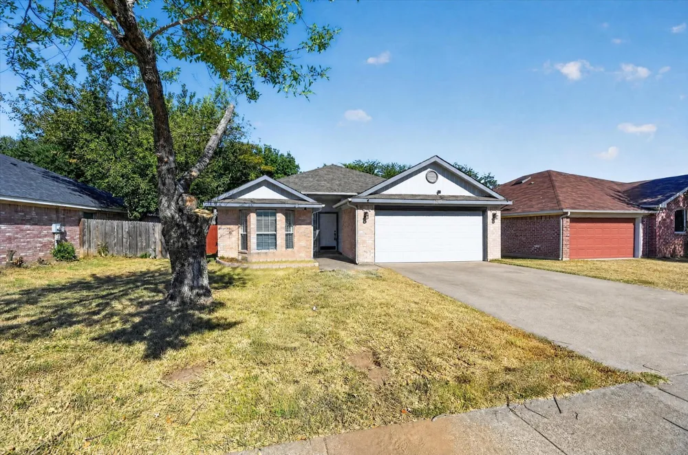 1137 Darren Drive Burleson, TX 76028