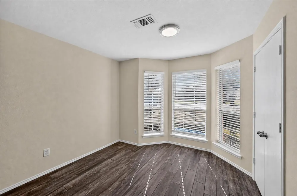 1137 Darren Drive Burleson, TX 76028