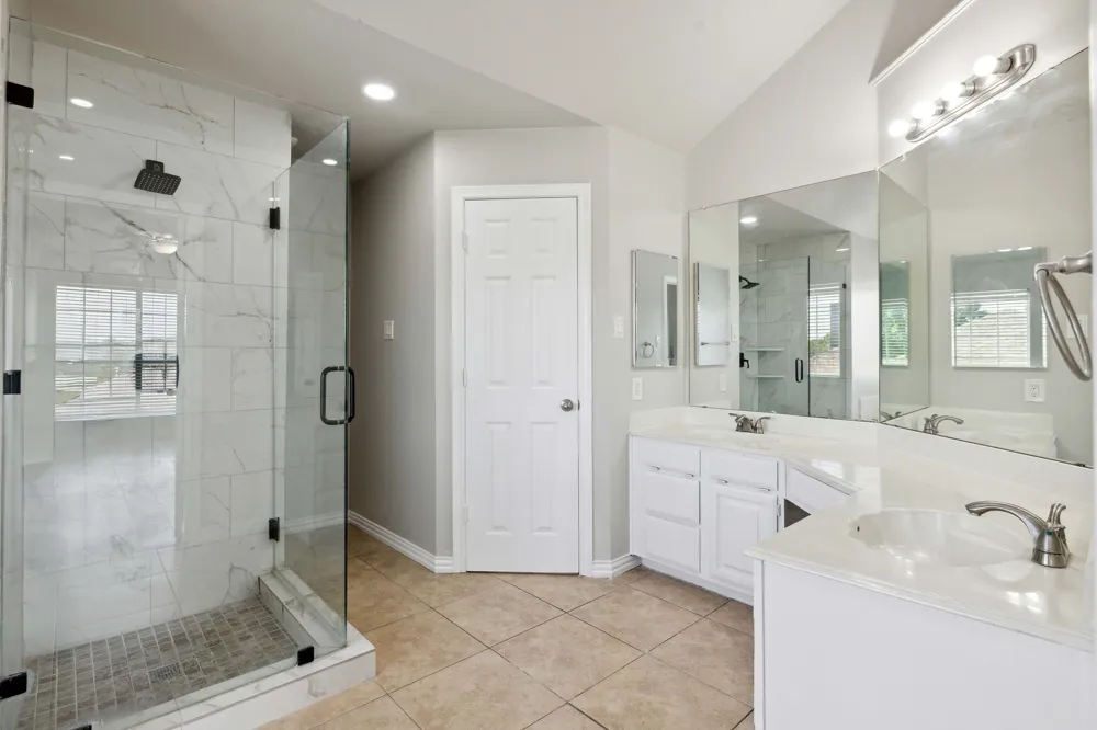 344 Parkview Drive Hurst, TX 76053