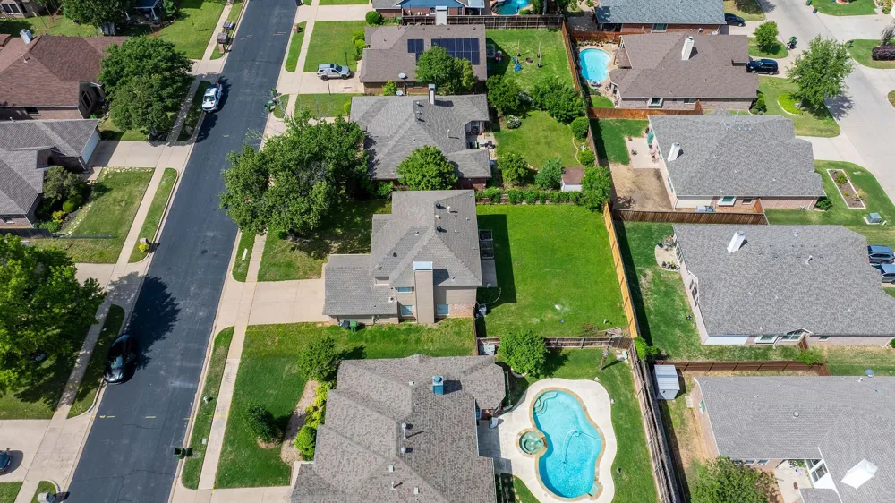 344 Parkview Drive Hurst, TX 76053