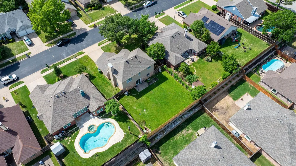 344 Parkview Drive Hurst, TX 76053