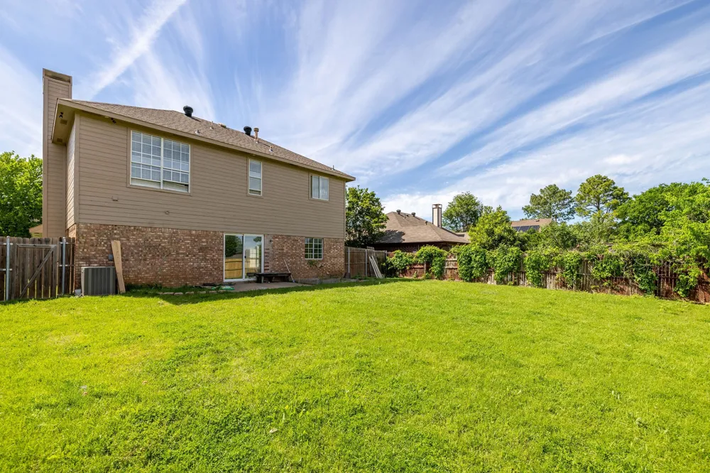 344 Parkview Drive Hurst, TX 76053