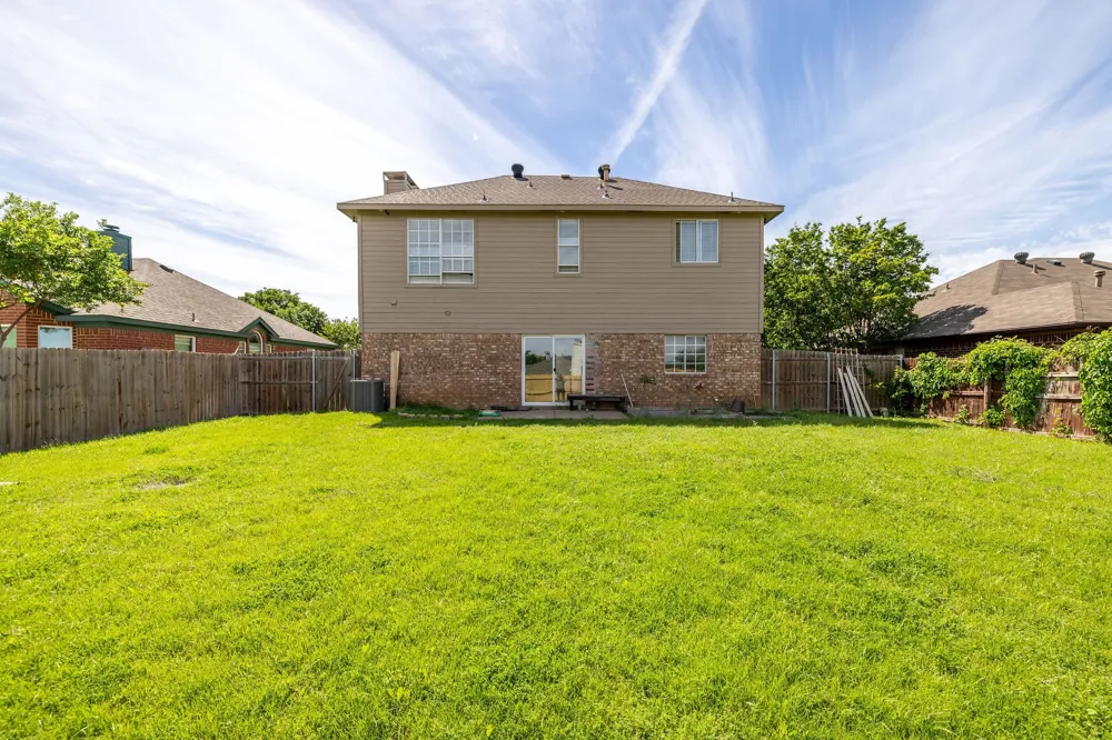 344 Parkview Drive Hurst, TX 76053