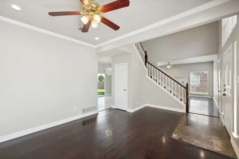 344 Parkview Drive Hurst, TX 76053