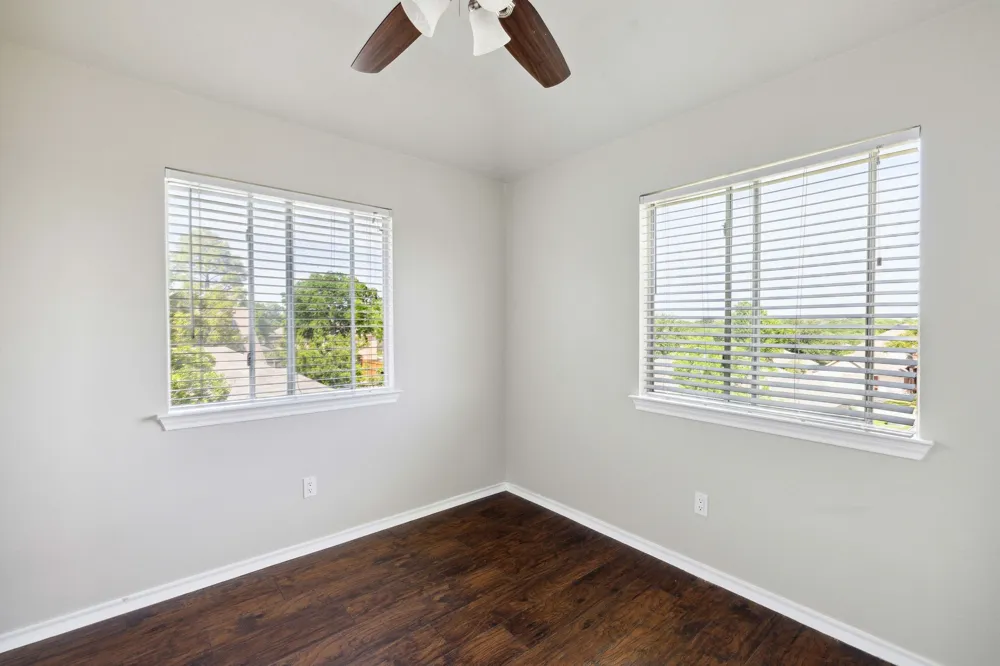 344 Parkview Drive Hurst, TX 76053