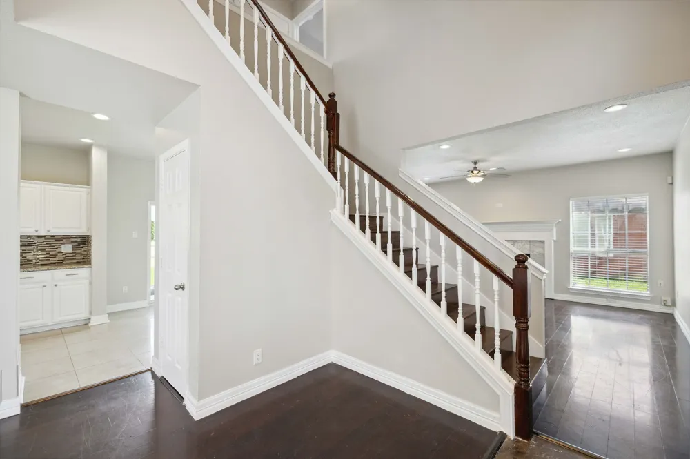 344 Parkview Drive Hurst, TX 76053