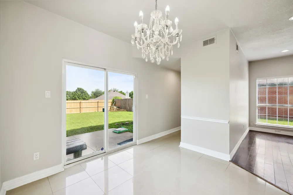 344 Parkview Drive Hurst, TX 76053