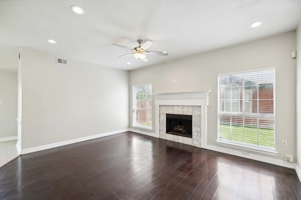 344 Parkview Drive Hurst, TX 76053