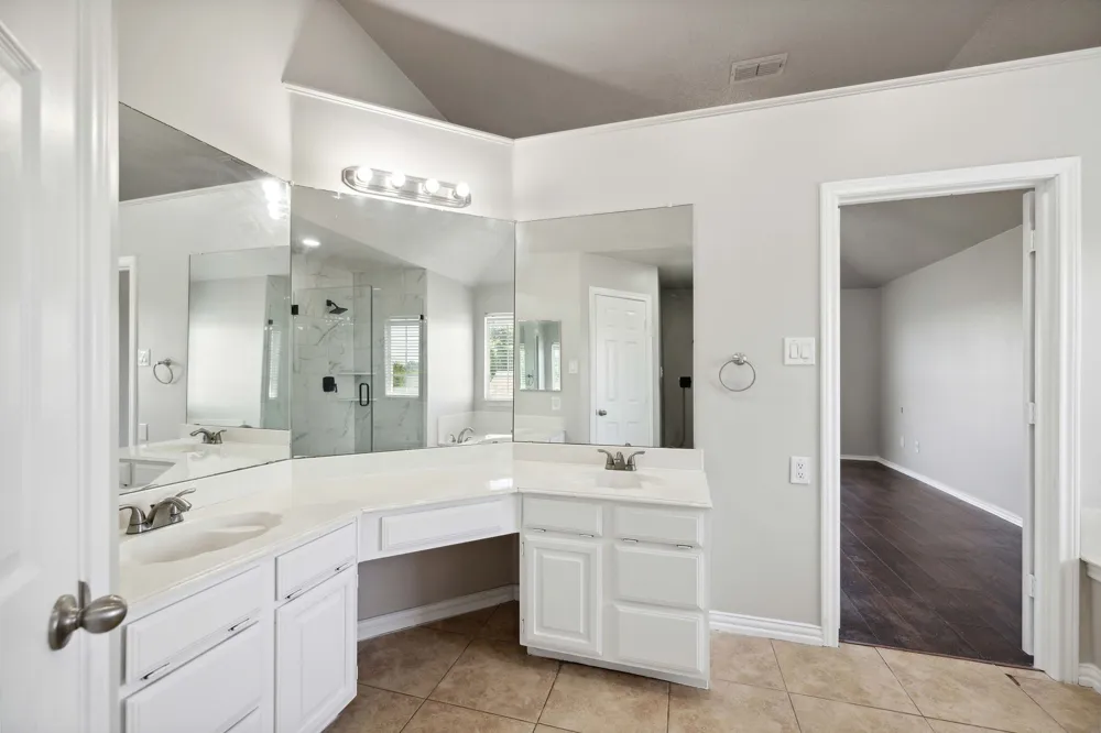 344 Parkview Drive Hurst, TX 76053