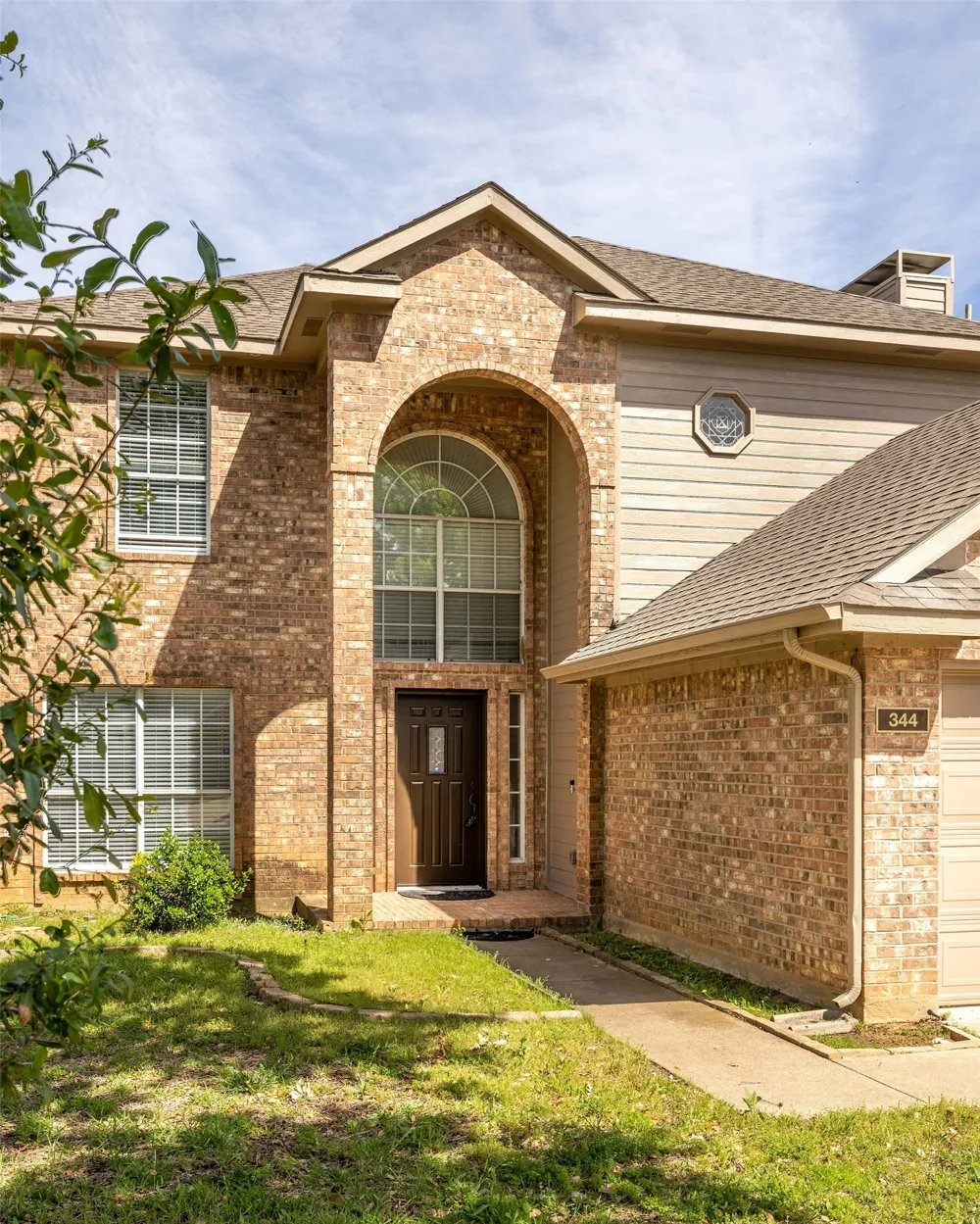 344 Parkview Drive Hurst, TX 76053