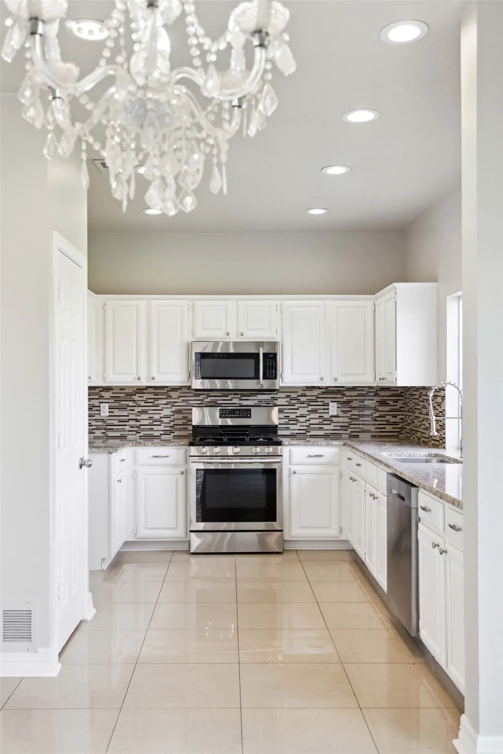 344 Parkview Drive Hurst, TX 76053
