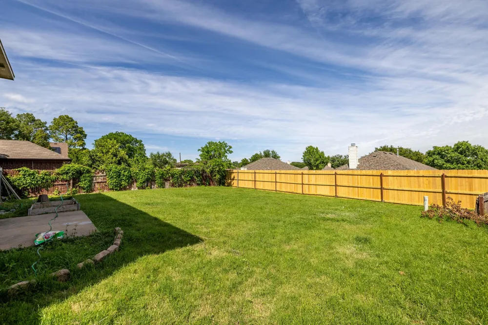 344 Parkview Drive Hurst, TX 76053