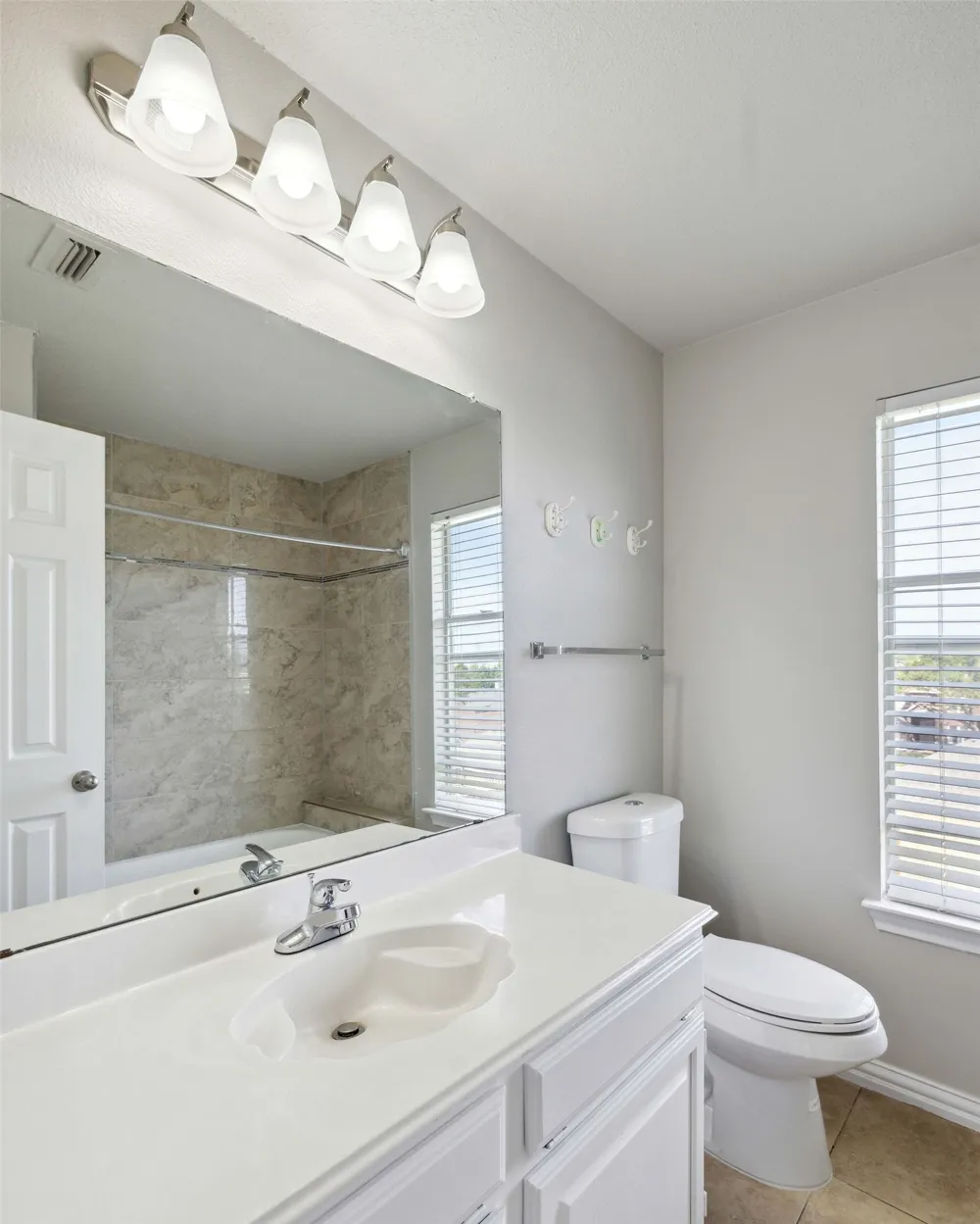 344 Parkview Drive Hurst, TX 76053