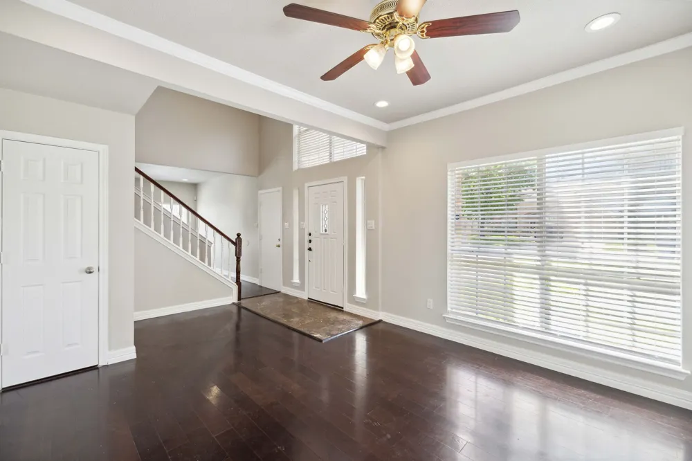 344 Parkview Drive Hurst, TX 76053