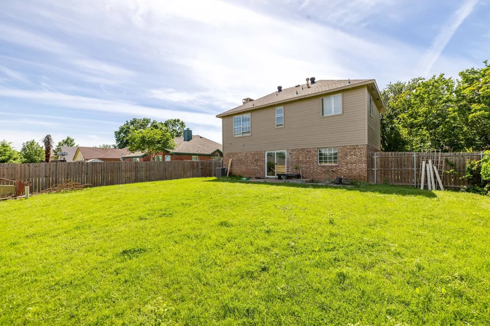 344 Parkview Drive Hurst, TX 76053