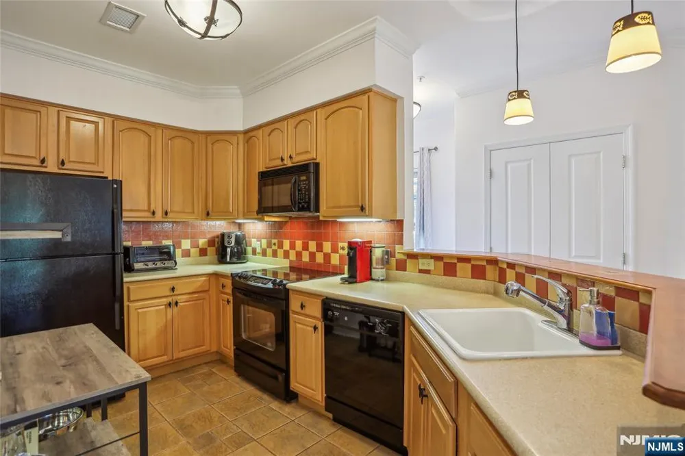 3-11 Maple 11 Vernon, NJ 07462