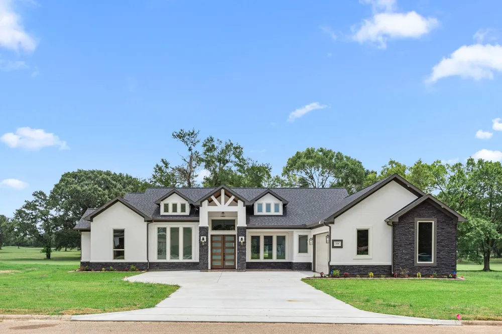 210 Birdie Drive Hempstead, TX 77445