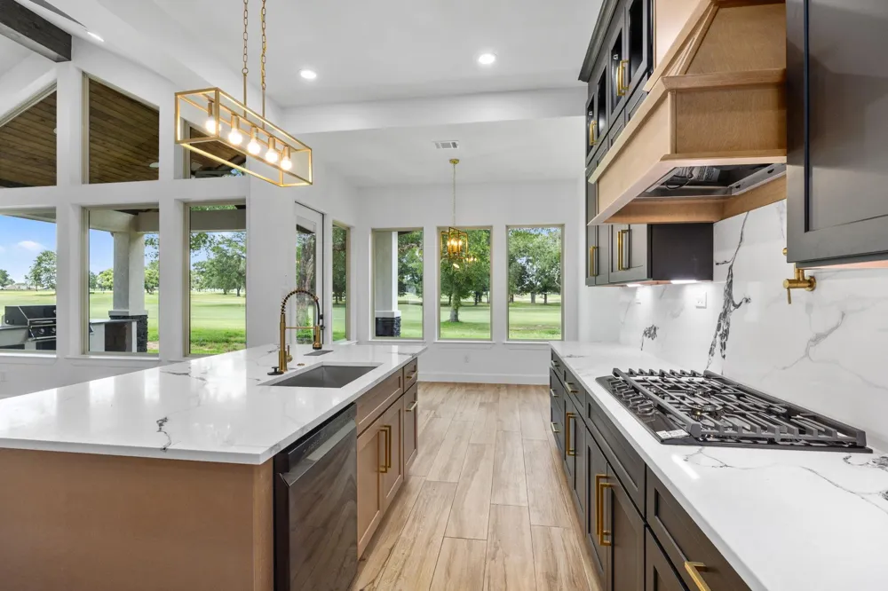 210 Birdie Drive Hempstead, TX 77445