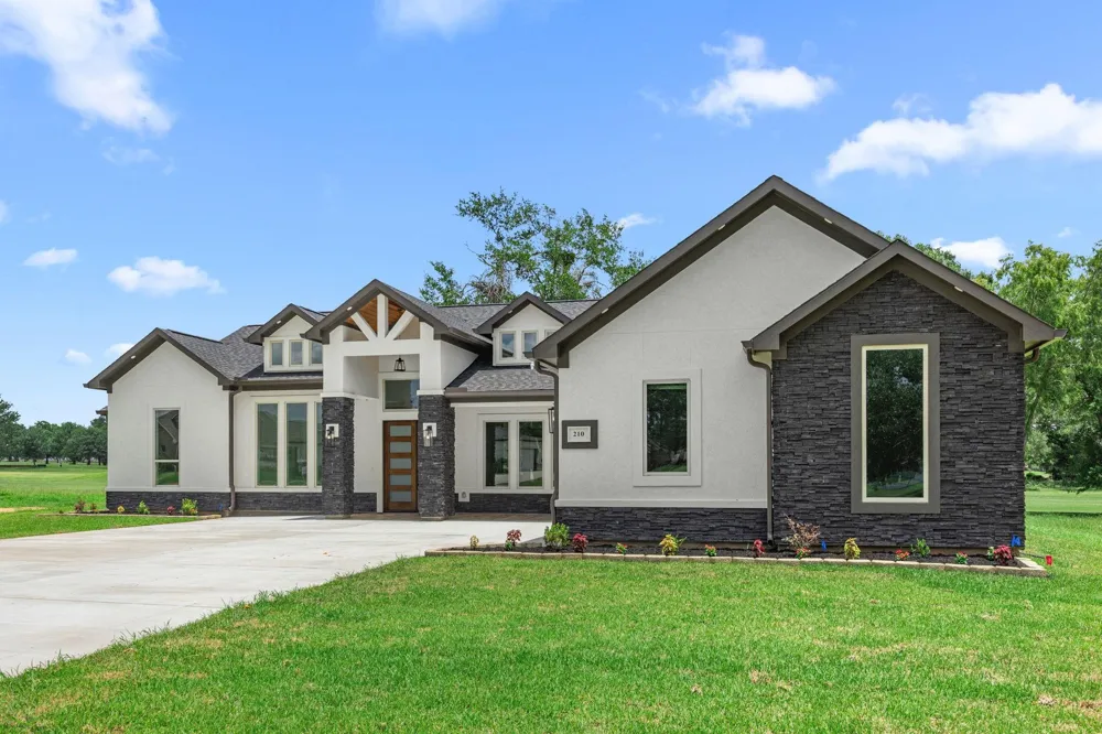 210 Birdie Drive Hempstead, TX 77445