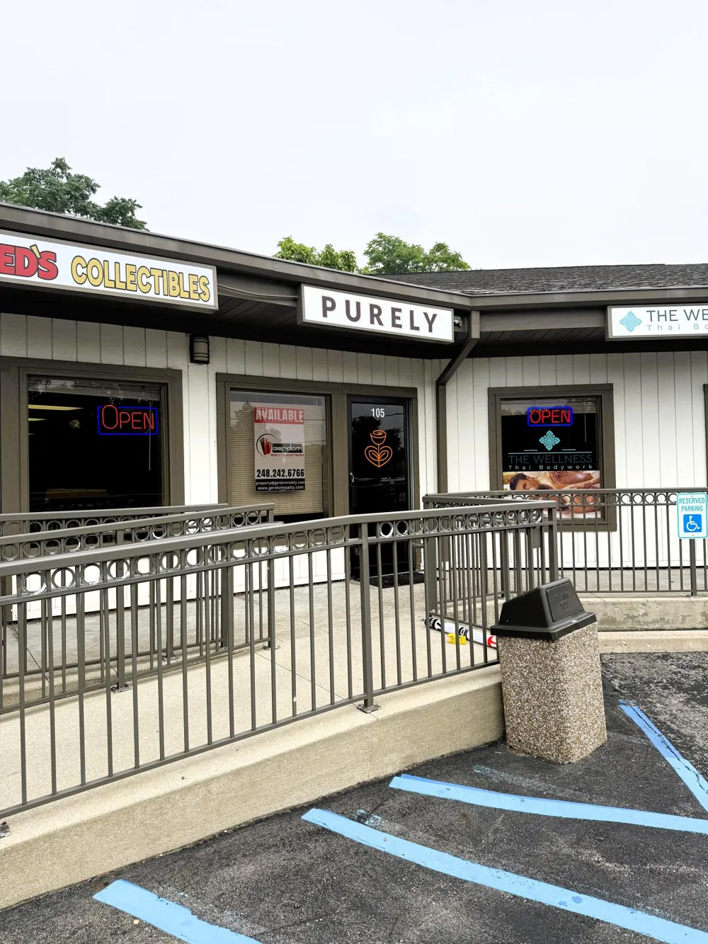 2141 Cass Lake Road #105 Keego Harbor, MI 48320